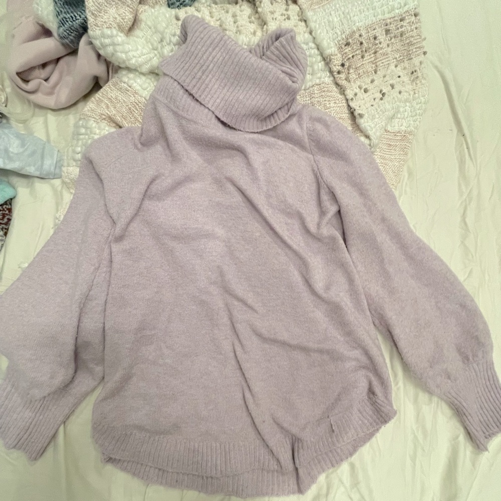 Lilac turtle neck